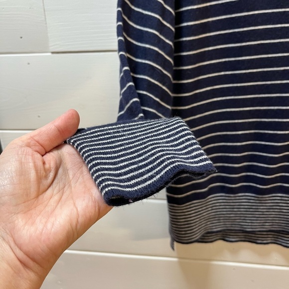 GAP Navy Blue and White Striped Sweater - Size L Petite - Picture 4 of 9